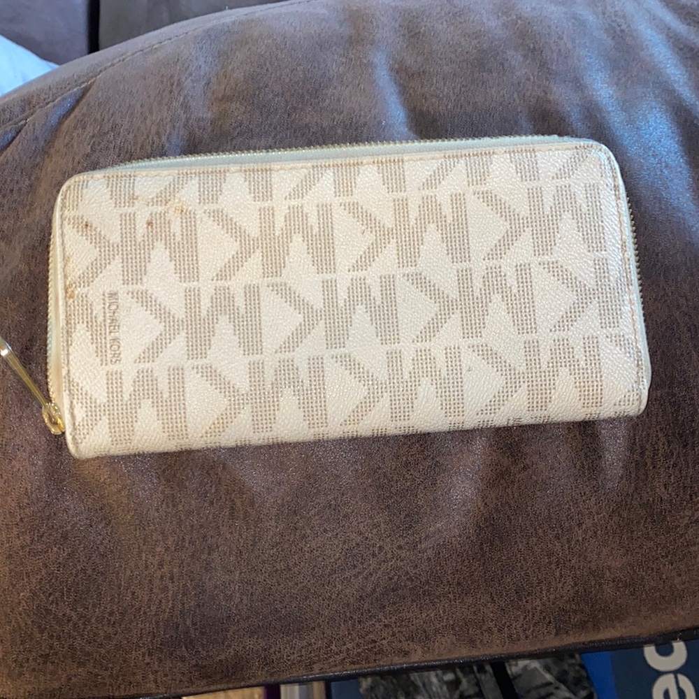 Michael khors wallet